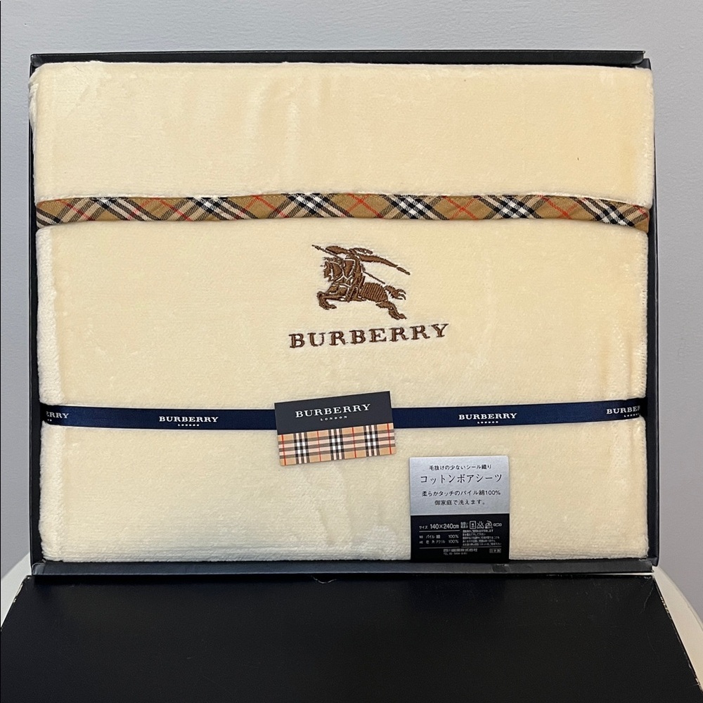 Burberry NWT Cream Lightweight Blanket 140x240cm Japan Exclusive Vintage